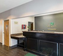Quality Inn Kearney South Lobby