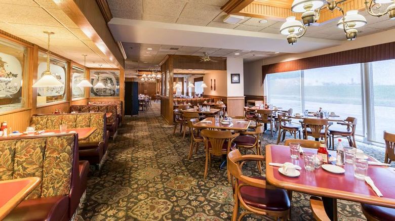 <b>Quality Inn & Conference Center Restaurant</b>. Images powered by <a href="https://iceportal.shijigroup.com/" title="IcePortal" target="_blank">IcePortal</a>.