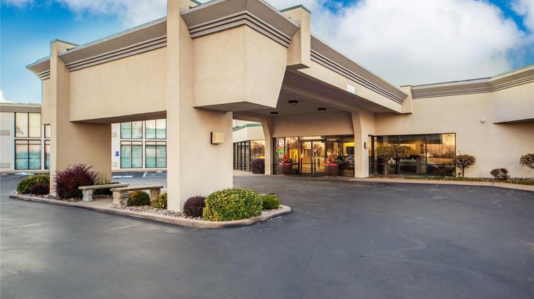 Quality Inn & Conference Center Exterior