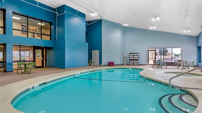 <b>Quality Inn & Conference Center Pool</b>. Images powered by <a href="https://iceportal.shijigroup.com/" title="IcePortal" target="_blank">IcePortal</a>.