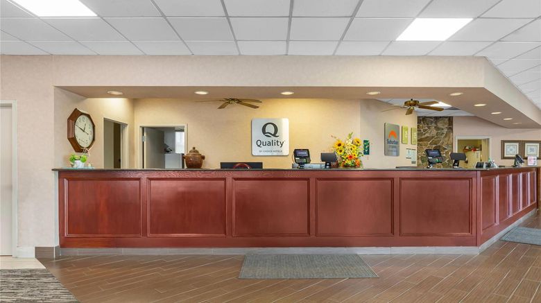 <b>Quality Inn & Conference Center Lobby</b>. Images powered by <a href="https://iceportal.shijigroup.com/" title="IcePortal" target="_blank">IcePortal</a>.