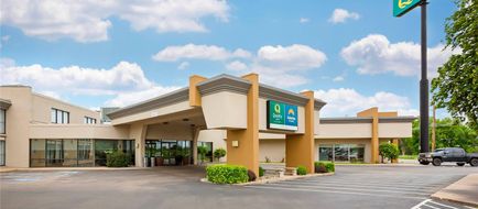 Quality Inn & Conference Center Exterior