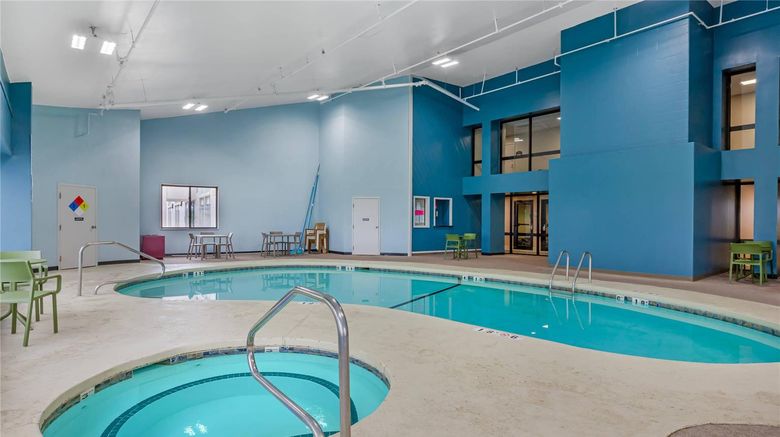 <b>Quality Inn & Conference Center Pool</b>. Images powered by <a href="https://iceportal.shijigroup.com/" title="IcePortal" target="_blank">IcePortal</a>.