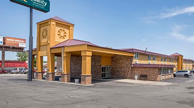 Quality Inn & Suites Exterior