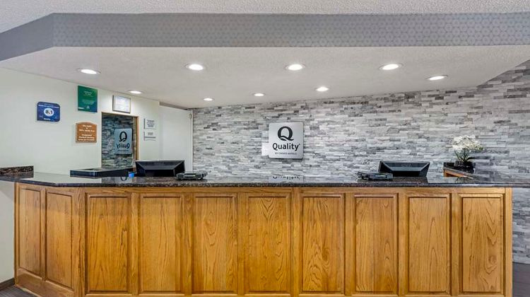 Quality Inn & Suites Lobby