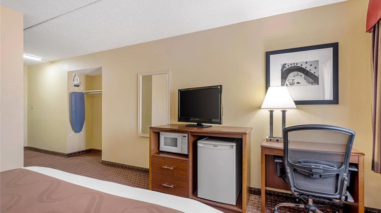 Quality Inn And Suites Lincoln South Room