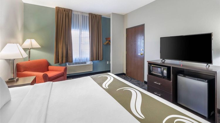 Quality Inn & Suites Lincoln Room