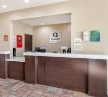 Quality Inn & Suites Lincoln Lobby