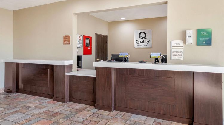 Quality Inn & Suites Lincoln Lobby