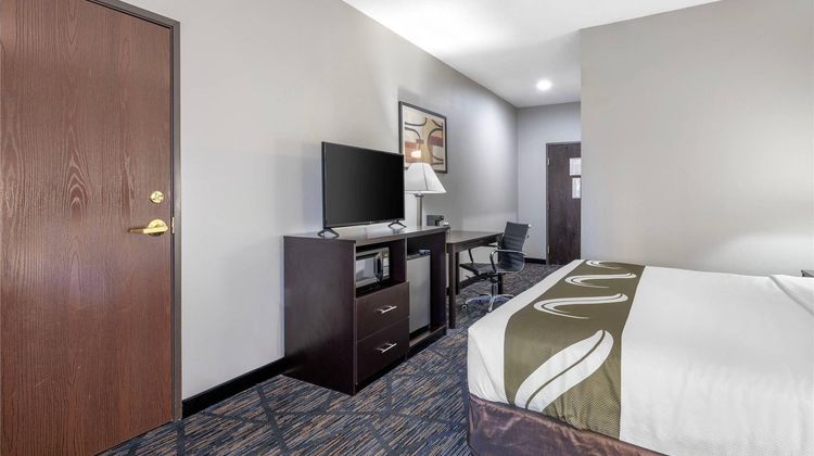Quality Inn & Suites Lincoln Room