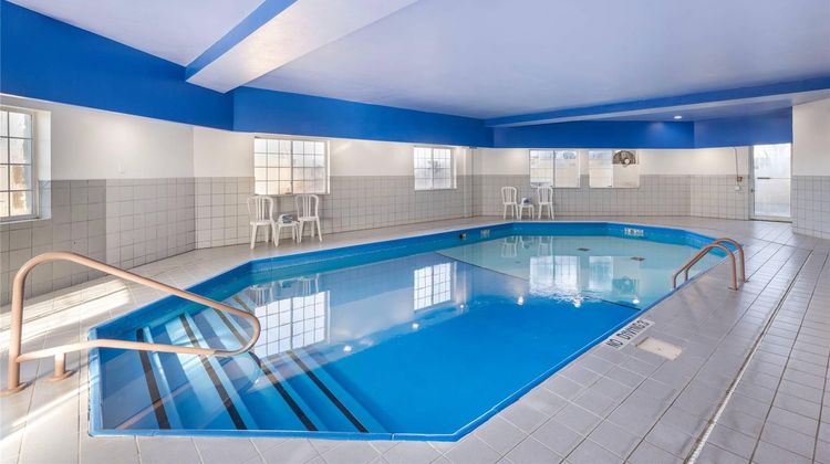Quality Inn & Suites Lincoln Pool