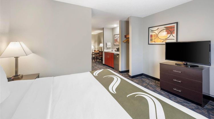 Quality Inn & Suites Lincoln Room