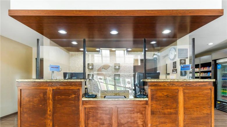 <b>Comfort Suites West Omaha Lobby</b>. Images powered by <a href="https://iceportal.shijigroup.com/" title="IcePortal" target="_blank">IcePortal</a>.
