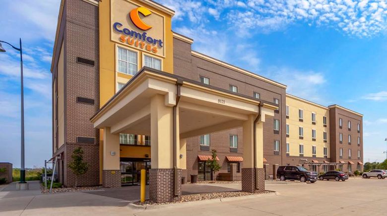 <b>Comfort Suites La Vista Exterior</b>. Images powered by <a href="https://iceportal.shijigroup.com/" title="IcePortal" target="_blank">IcePortal</a>.