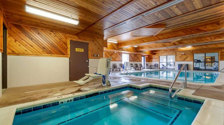 <b>Comfort Suites La Vista Pool</b>. Images powered by <a href="https://iceportal.shijigroup.com/" title="IcePortal" target="_blank">IcePortal</a>.