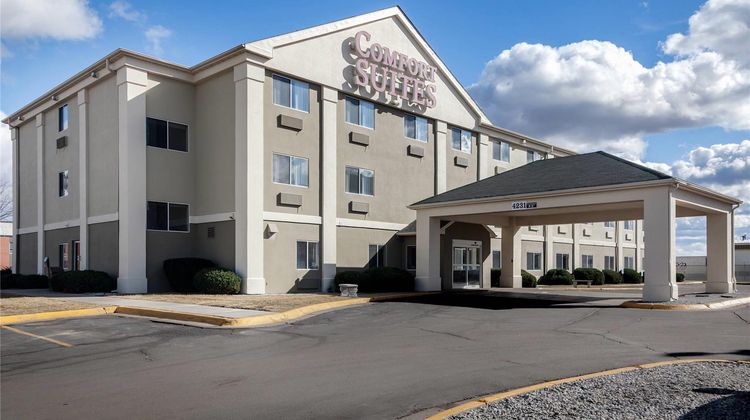 Comfort Suites Exterior