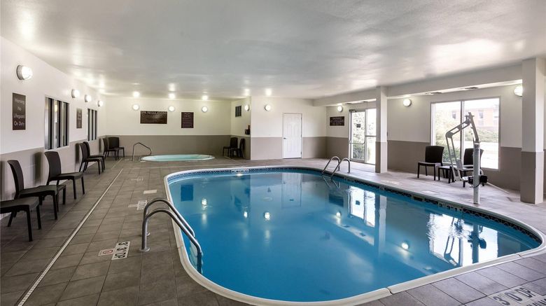 <b>Comfort Suites Pool</b>. Images powered by <a href="https://iceportal.shijigroup.com/" title="IcePortal" target="_blank">IcePortal</a>.