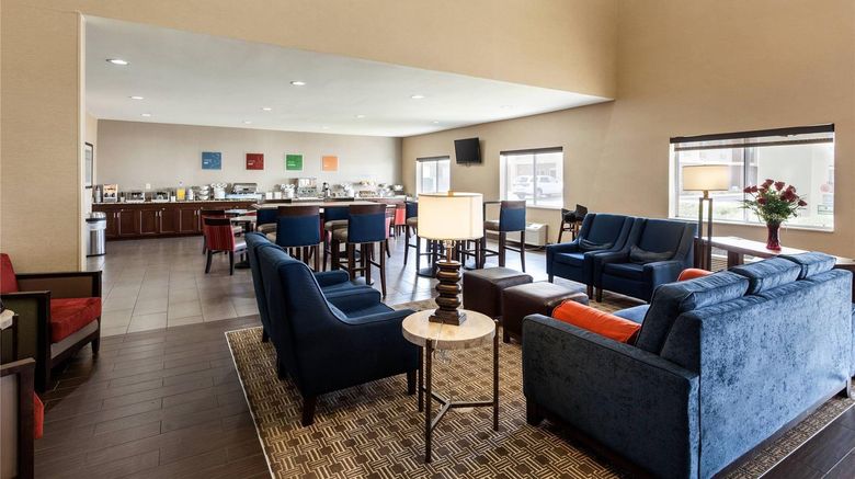 <b>Comfort Suites Lobby</b>. Images powered by <a href="https://iceportal.shijigroup.com/" title="IcePortal" target="_blank">IcePortal</a>.