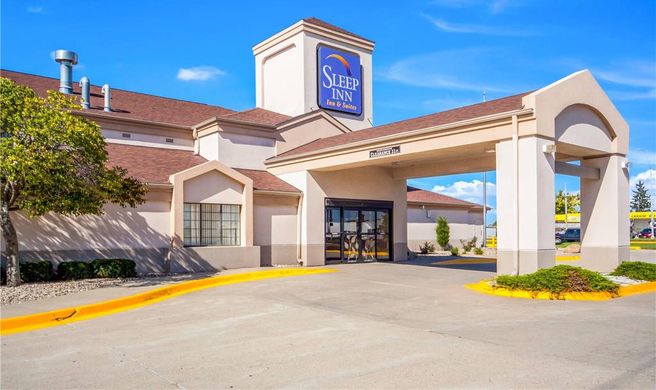 Sleep Inn and Suites Columbus Exterior
