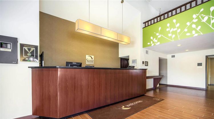 Sleep Inn and Suites Columbus Lobby