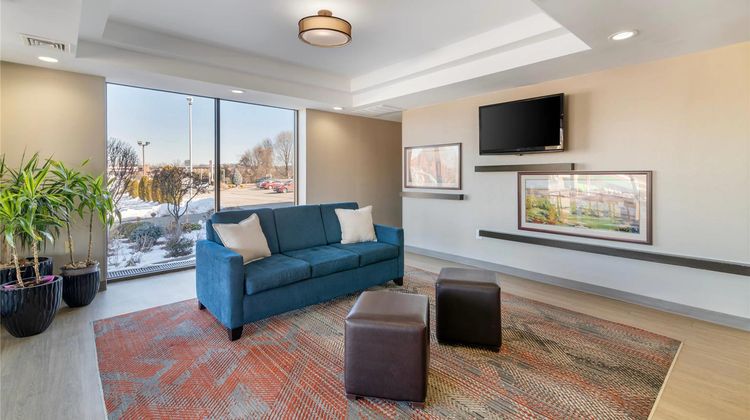Comfort Inn Manchester Airport Lobby