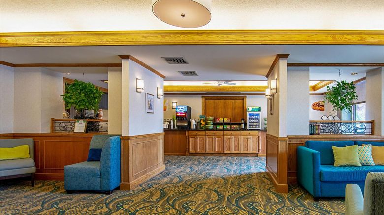 <b>Quality Inn, Portsmouth Lobby</b>. Images powered by <a href="https://iceportal.shijigroup.com/" title="IcePortal" target="_blank">IcePortal</a>.