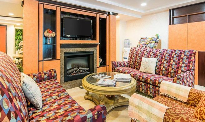 Quality Inn Lobby