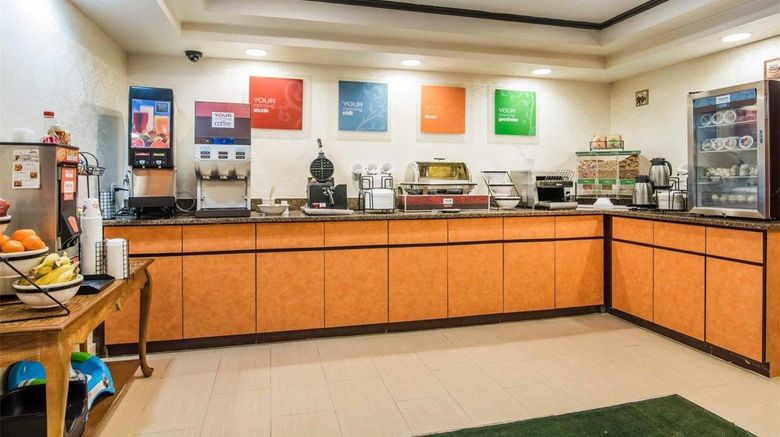 <b>Quality Inn Restaurant</b>. Images powered by <a href="https://iceportal.shijigroup.com/" title="IcePortal" target="_blank">IcePortal</a>.