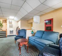 Econo Lodge Manchester Lobby