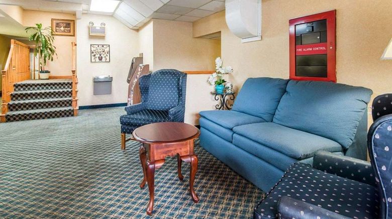 <b>Econo Lodge Manchester Lobby</b>. Images powered by <a href="https://iceportal.shijigroup.com/" title="IcePortal" target="_blank">IcePortal</a>.