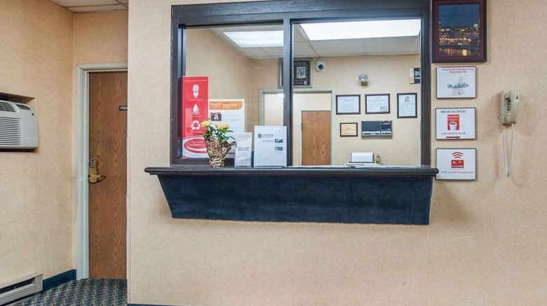 <b>Econo Lodge Manchester Lobby</b>. Images powered by <a href="https://iceportal.shijigroup.com/" title="IcePortal" target="_blank">IcePortal</a>.