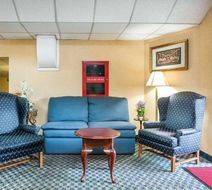 Econo Lodge Manchester Lobby