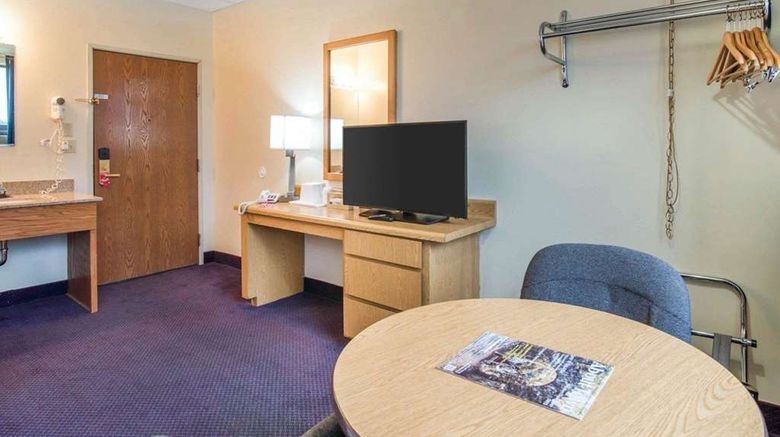 <b>Econo Lodge Manchester Room</b>. Images powered by <a href="https://iceportal.shijigroup.com/" title="IcePortal" target="_blank">IcePortal</a>.