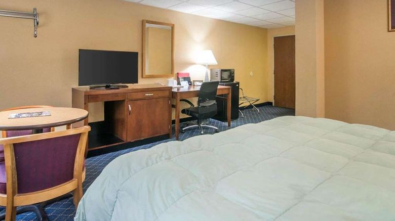 <b>Econo Lodge Manchester Room</b>. Images powered by <a href="https://iceportal.shijigroup.com/" title="IcePortal" target="_blank">IcePortal</a>.