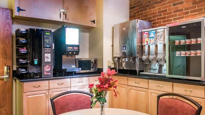 <b>Econo Lodge Manchester Restaurant</b>. Images powered by <a href="https://iceportal.shijigroup.com/" title="IcePortal" target="_blank">IcePortal</a>.