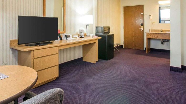 <b>Econo Lodge Manchester Room</b>. Images powered by <a href="https://iceportal.shijigroup.com/" title="IcePortal" target="_blank">IcePortal</a>.