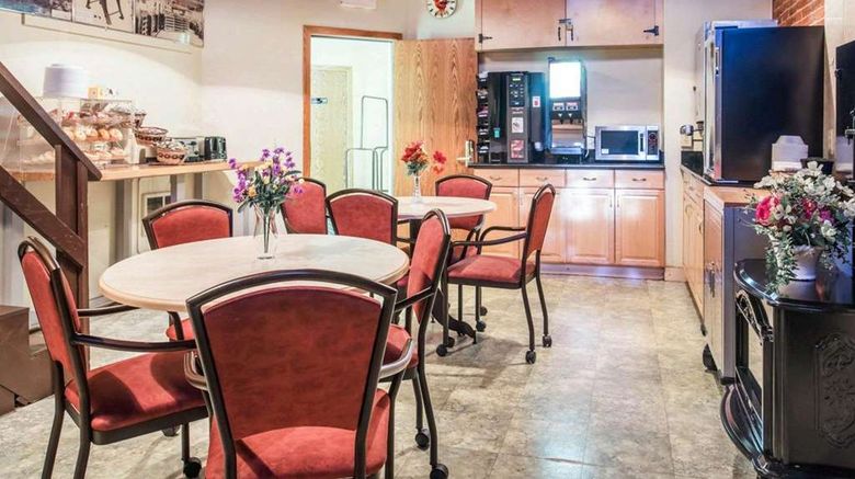 <b>Econo Lodge Manchester Restaurant</b>. Images powered by <a href="https://iceportal.shijigroup.com/" title="IcePortal" target="_blank">IcePortal</a>.