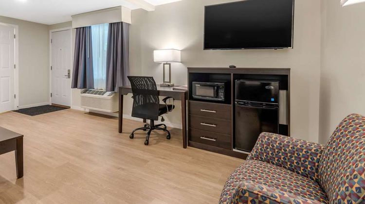 Quality Inn and Suites Lincoln I-93 Suite