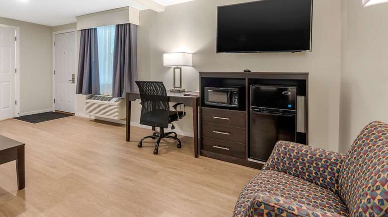<b>Quality Inn and Suites Lincoln I-93 Suite</b>. Images powered by <a href="https://iceportal.shijigroup.com/" title="IcePortal" target="_blank">IcePortal</a>.