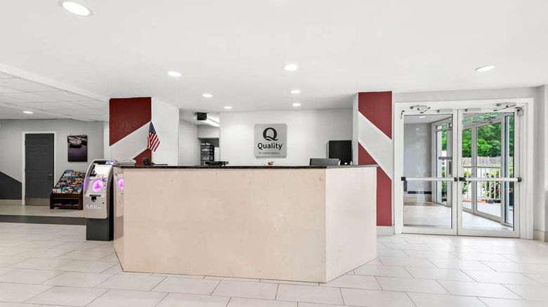 <b>Quality Inn Merrimack Lobby</b>. Images powered by <a href="https://iceportal.shijigroup.com/" title="IcePortal" target="_blank">IcePortal</a>.