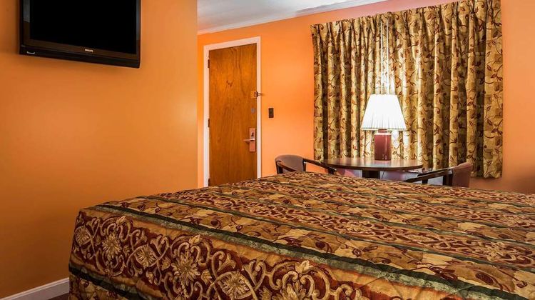 Rodeway Inn Room