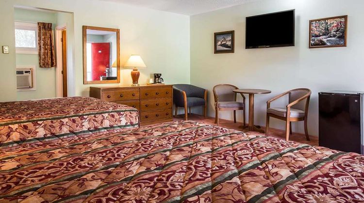 Rodeway Inn Room