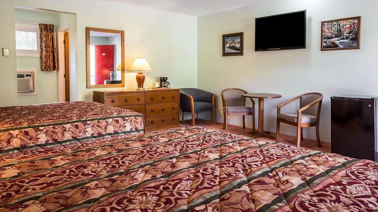 <b>Rodeway Inn Room</b>. Images powered by <a href="https://iceportal.shijigroup.com/" title="IcePortal" target="_blank">IcePortal</a>.