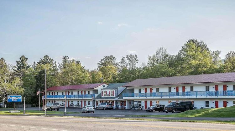 Rodeway Inn Exterior