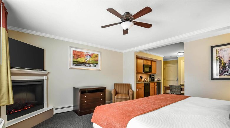 <b>Bluegreen Vacations South Mountain Suite</b>. Images powered by <a href="https://iceportal.shijigroup.com/" title="IcePortal" target="_blank">IcePortal</a>.