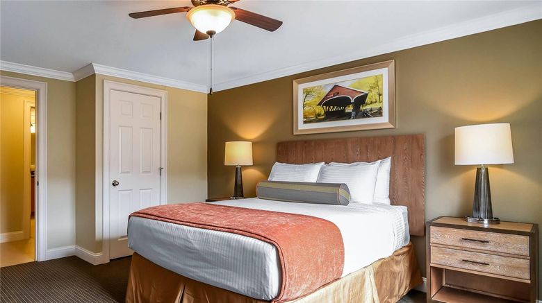 <b>Bluegreen Vacations South Mountain Suite</b>. Images powered by <a href="https://iceportal.shijigroup.com/" title="IcePortal" target="_blank">IcePortal</a>.