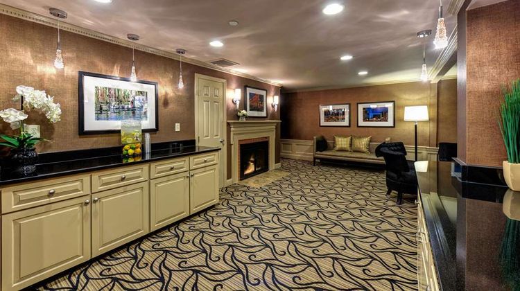 Port Inn & Suites, Ascend Collection Lobby