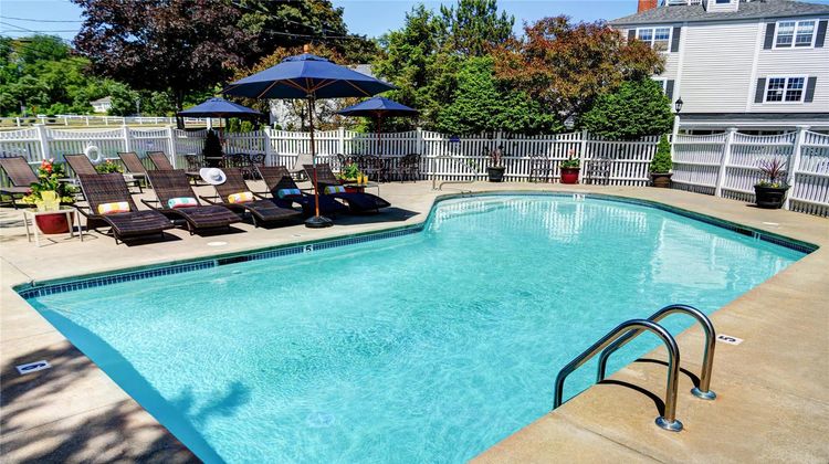 Port Inn & Suites, Ascend Collection Pool