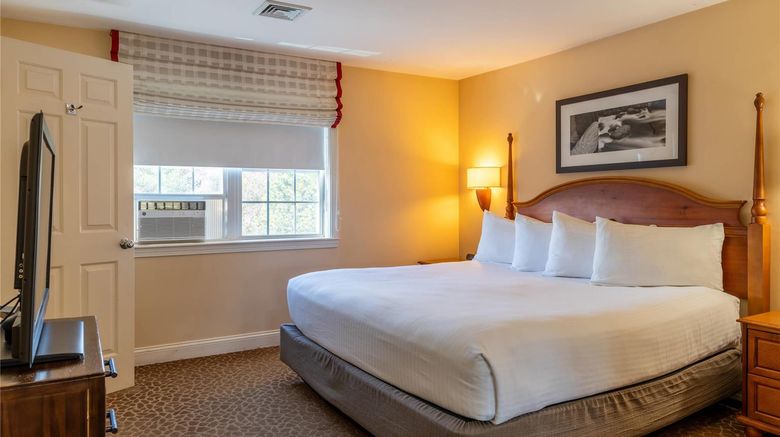 <b>Port Inn & Suites, Ascend Collection Suite</b>. Images powered by <a href="https://iceportal.shijigroup.com/" title="IcePortal" target="_blank">IcePortal</a>.