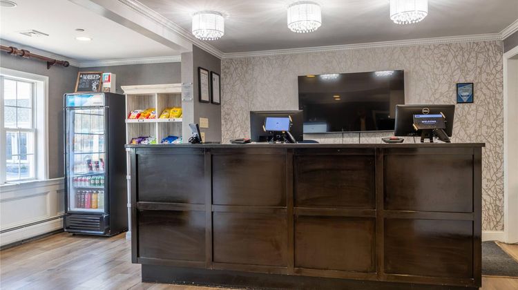 Port Inn & Suites, Ascend Collection Lobby
